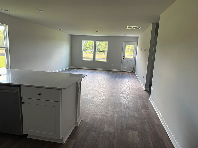 6418 Swainson St SW — Photo 12