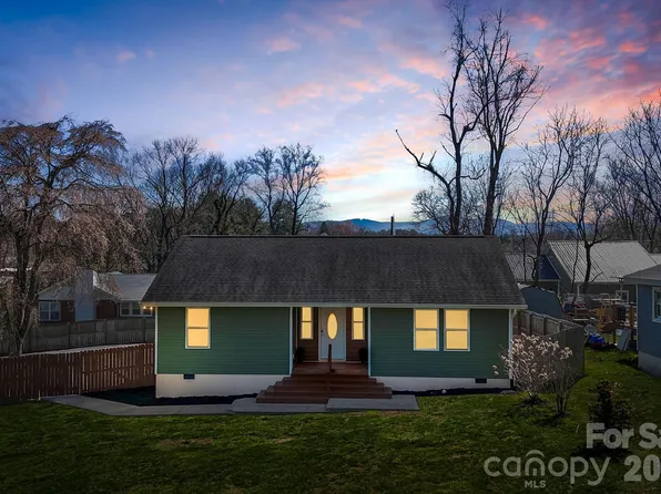 1844 Willow Rd, Hendersonville, NC 28791