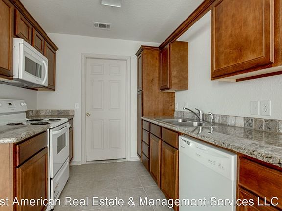 3rd image of 1103 Parkway Trl