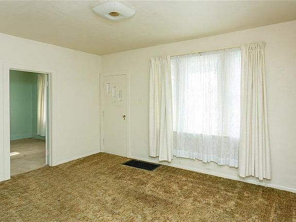 Large living room will fit all your furniture.