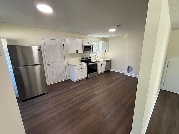 5th image of 3694 Case St #A