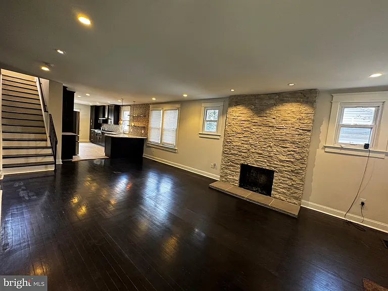 513 Whittier St NW — Photo 8