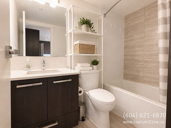 3rd image of 8288-1506 Granville Ave #1
