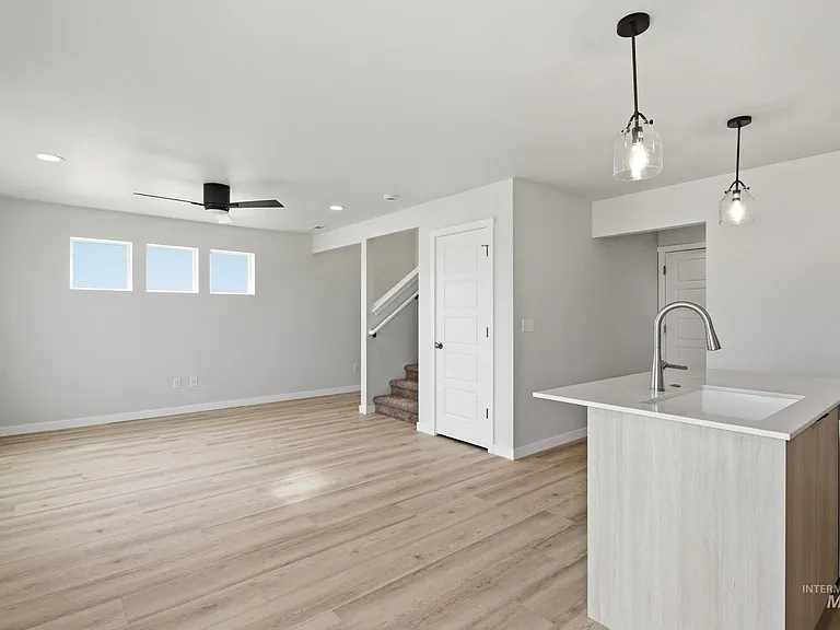 10770 Rutland St — Photo 2