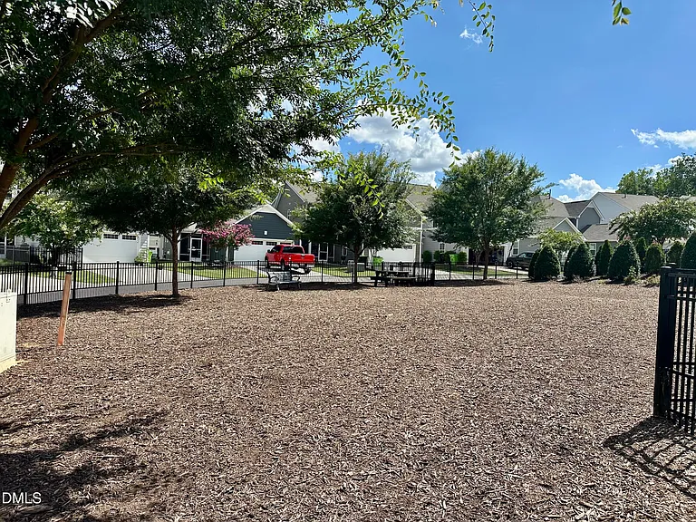 304 Skymont Dr — Photo 32