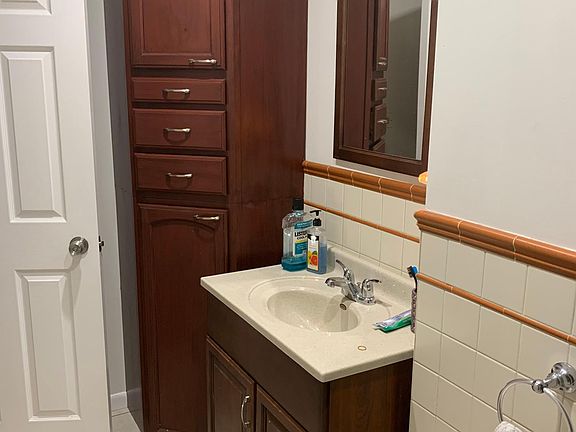 5th image of 265 Acorn Dr