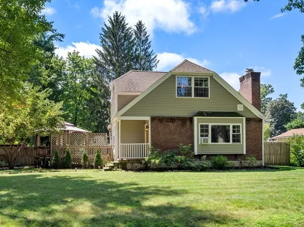 79 Poinsetta St, Agawam, MA 01001