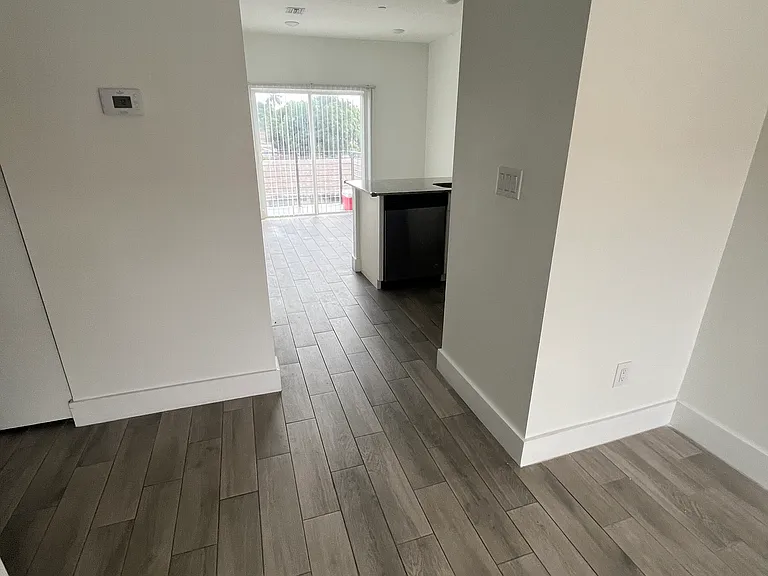 486 E 30th St #101 — Photo 12