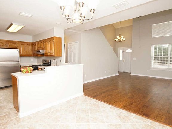 5th image of 146 Meadowbrook Ct