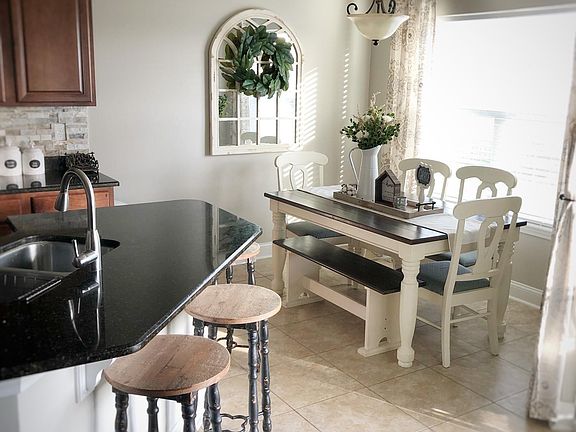 5th image of 2476 Royal Pointe Dr