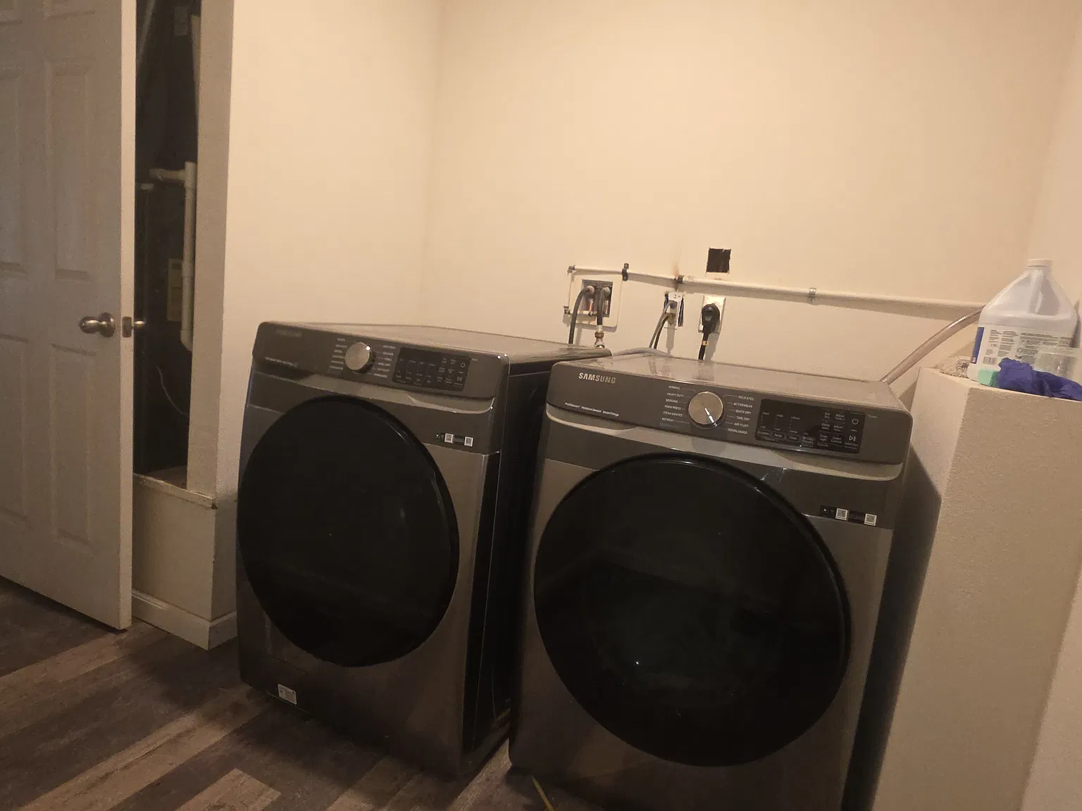 5 bed, 2351 sqft, $1,050 — Photo 3