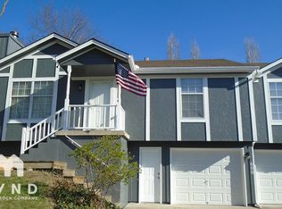 600 SW Bonanza Dr, Lees Summit, MO 64081