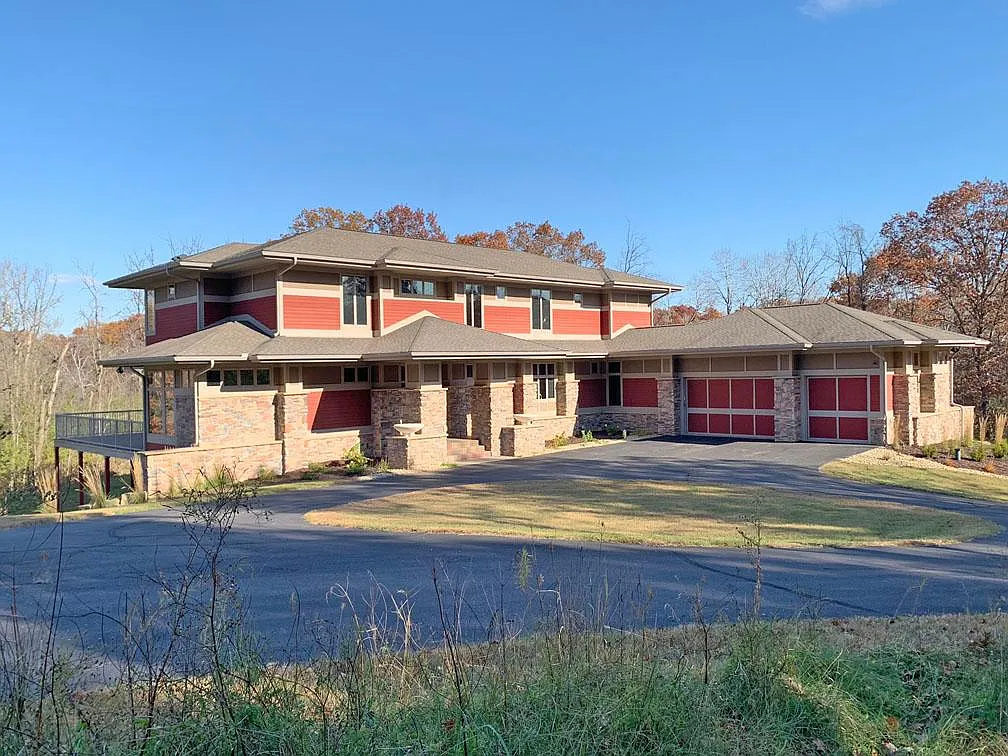 5 bed, 8355 sqft, $9,250 — Photo 1