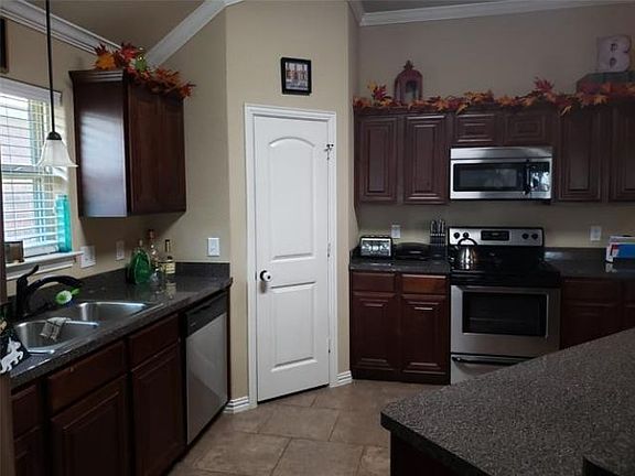 3rd image of 12301 Hunters Knoll Dr