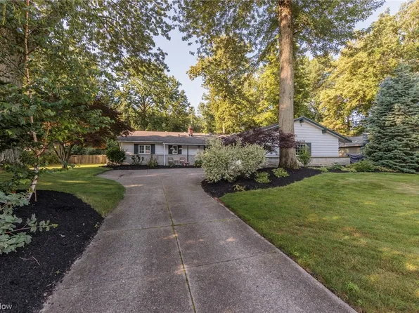 31409 Tuttle Dr, Bay Village, OH 44140