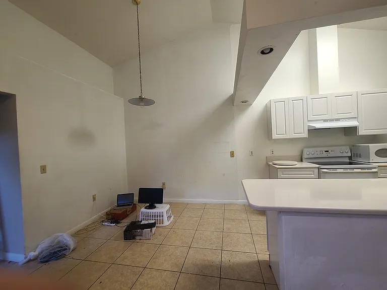 2842 SW 38th Pl — Photo 10