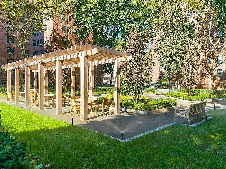 2200 Madison Ave #9H — Photo 9