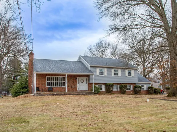 41 Pebble Ridge Rd, Warrington, PA 18976