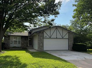 1107 S Hilltop Rd, Derby, KS 67037