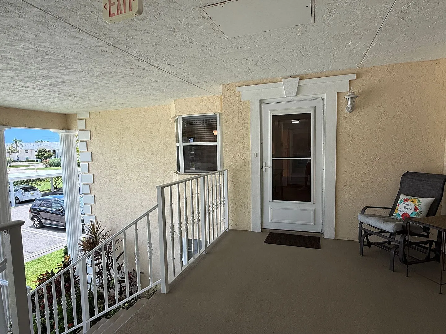 Furnished 2 BR , 2 Bath condo - with Heated Pool and Security Gate — Photo 2