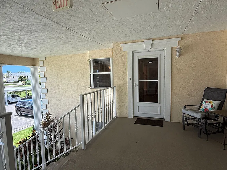 675 W Lake Jasmine Cir — Photo 2