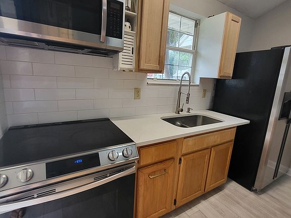 2nd image of 207 Madison Ave