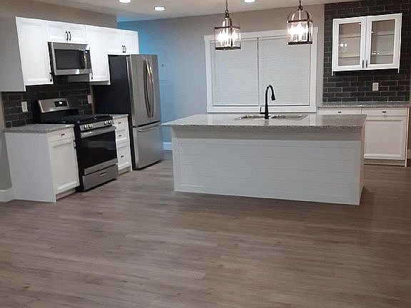 3rd image of 8244 Woodbine Dr