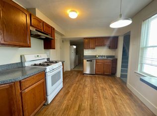 25 Oakland St #1, Newton, MA 02458