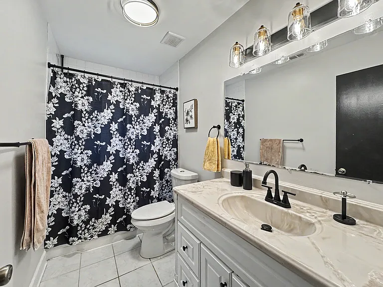 1715 W Market St — Photo 13
