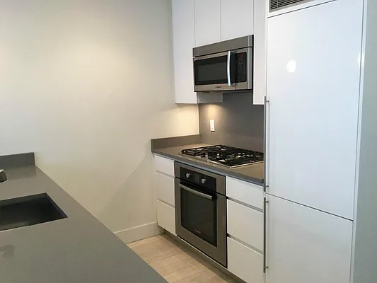 Rented by Keller Williams NYC | media 32