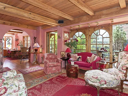 Sold by Sotheby's International Realty | media 2