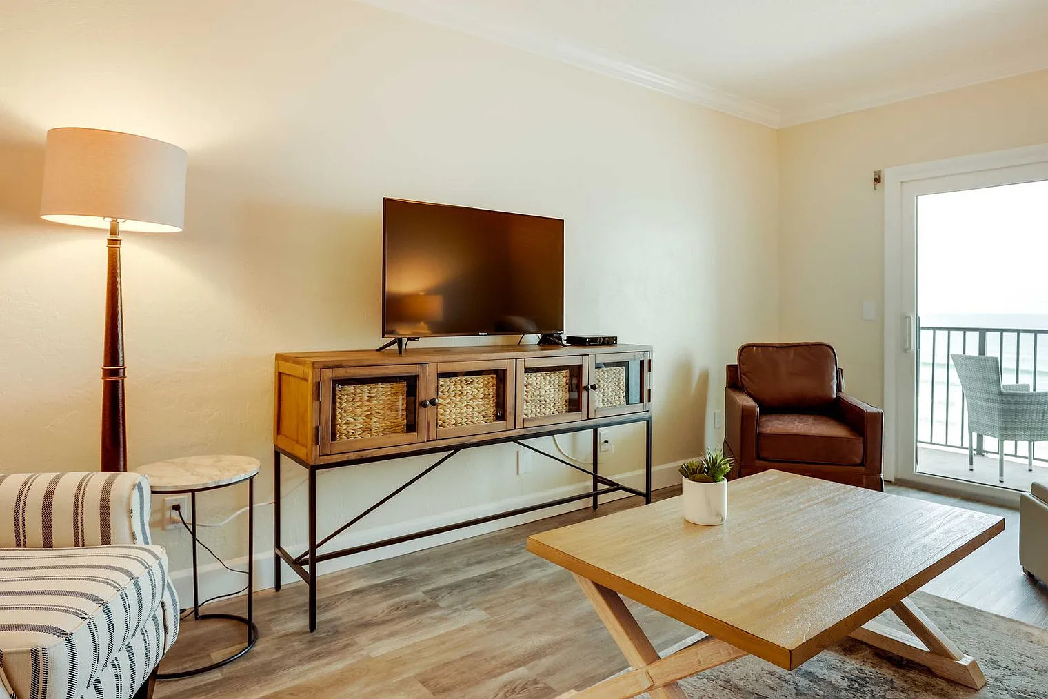 2 bed, 2.0 bath, 1033 sqft, $3,790 — Photo 1