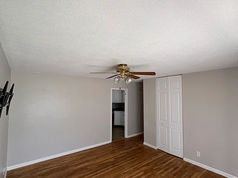 921 Gustane Dr — Photo 5