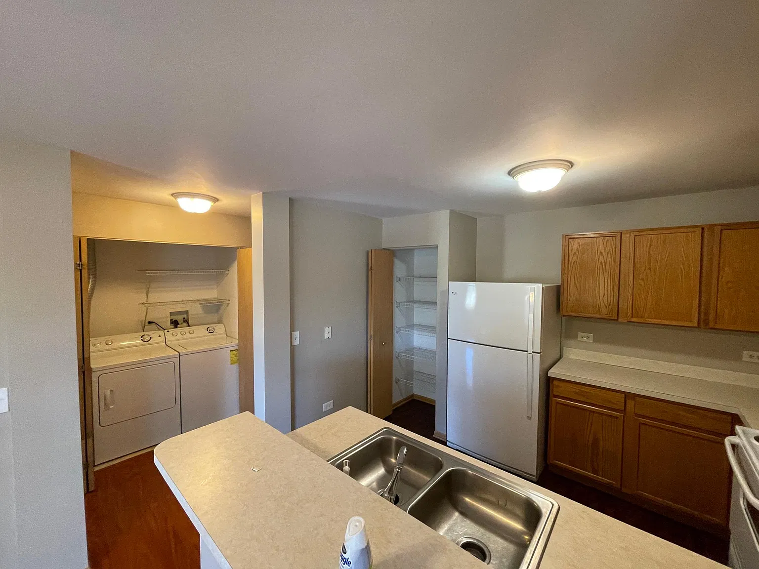 2 bed, 1300 sqft, $2,050 — Photo 3