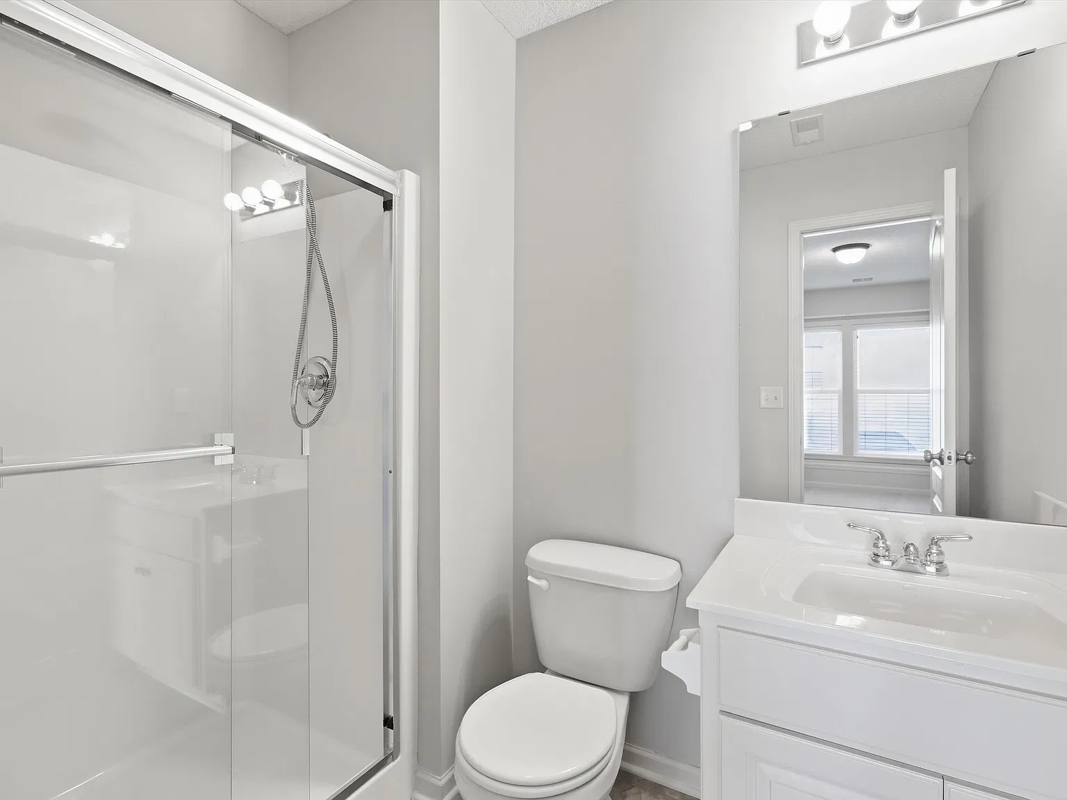4 bed, 3.5 bath, 2715 sqft, $3,500 — Photo 3