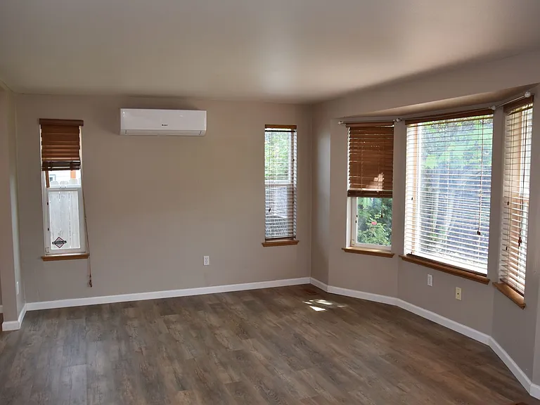 1405 E 38th St — Photo 6