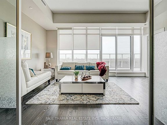 3rd image of 3018 Yonge St #1114