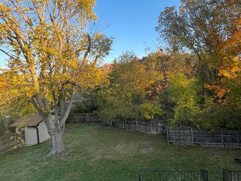 325 Winwood Ave — Photo 4