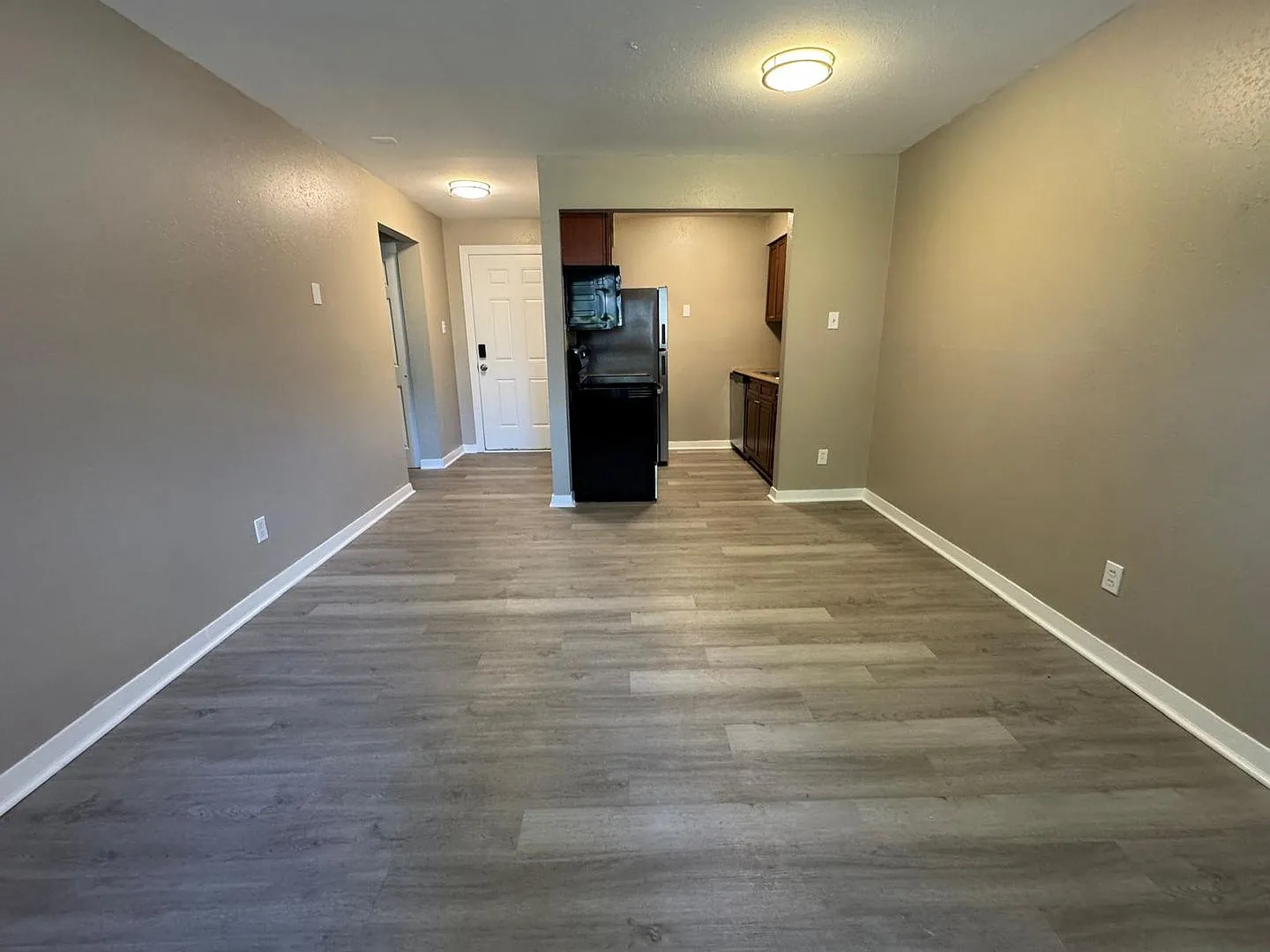 1 Bedroom Apartment - Pet Friendly — Photo 3