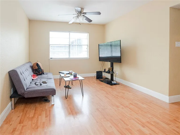 4306 Avenue A #102 — Photo 9