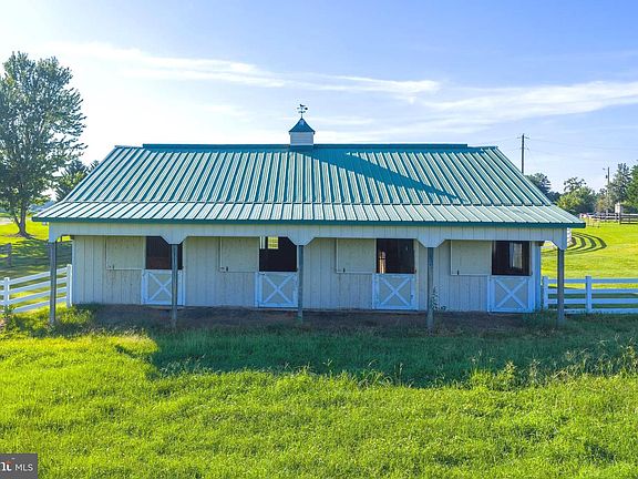 4th image of 27472 Strawberry Hill Rd