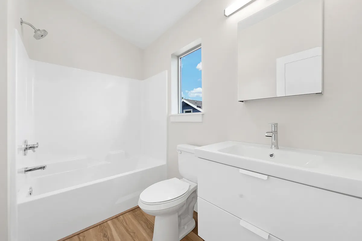 Building Photo - 404 SE 83rd Ave #C