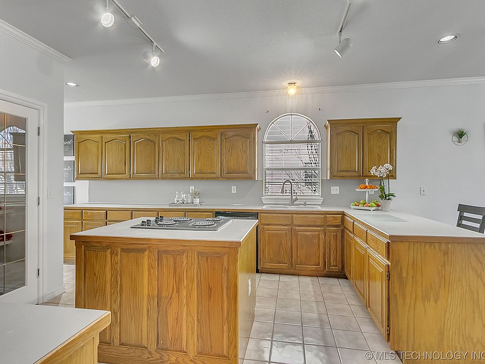 1st image of 2408 W Vicksburg St