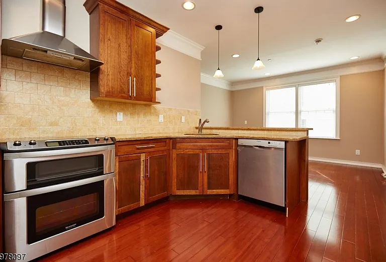 10 Elmer St #H — Photo 3