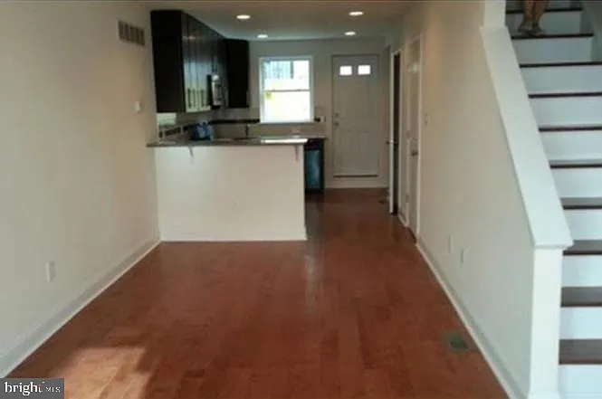 2 bed, 1.5 bath, 1484 sqft, $2,400 — Photo 2