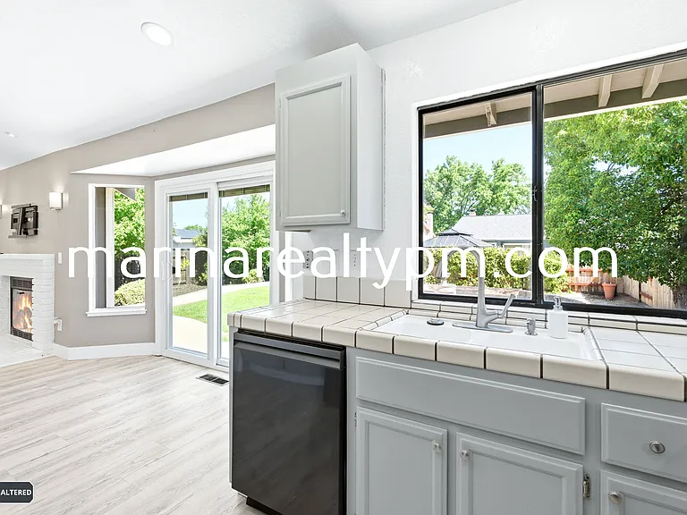 208 Buttercup Cir — Photo 17