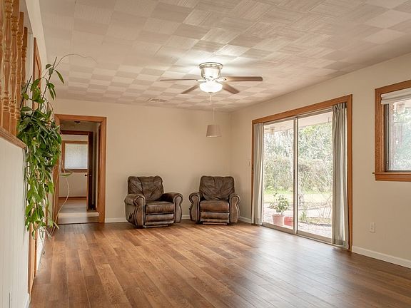 2nd image of 118 S Demanade Blvd