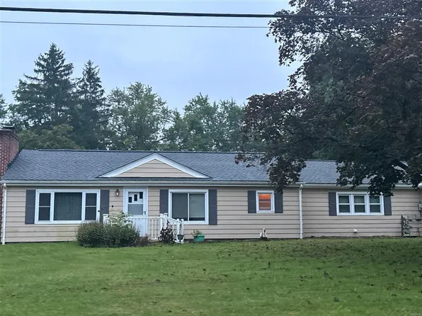 22 Edgewood Dr, Grafton, OH 44044
