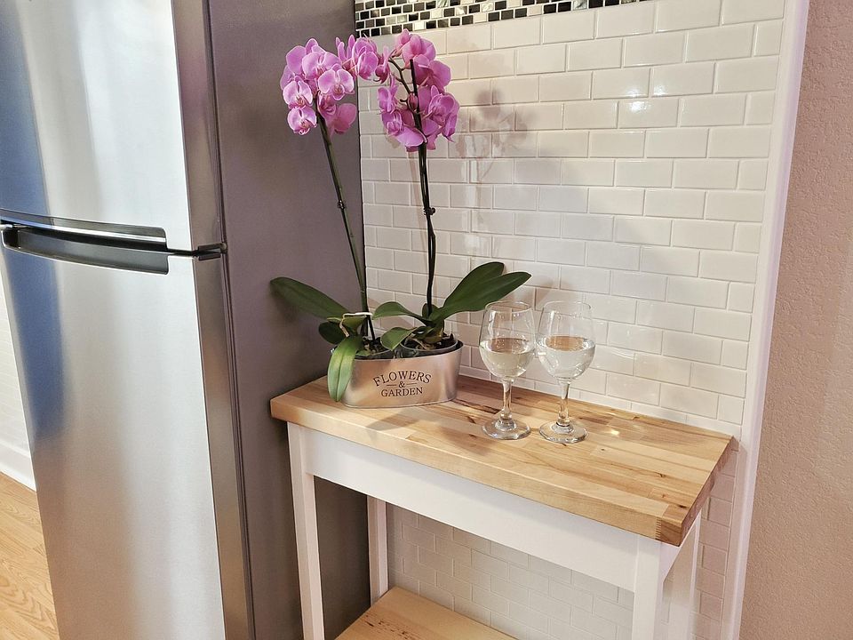 Build-in Choping Block Bookcase for Extra Storage.