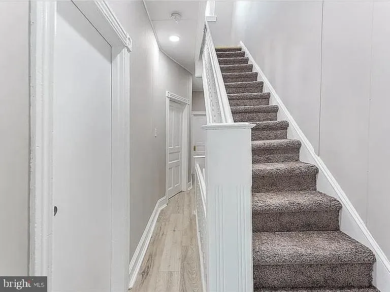 100 W Sharpnack St — Photo 2